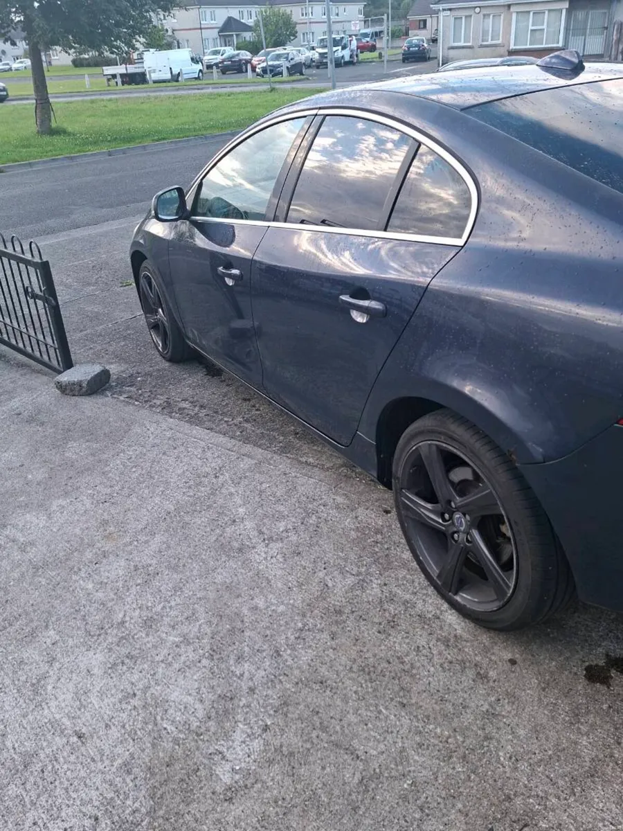 Car - Image 3