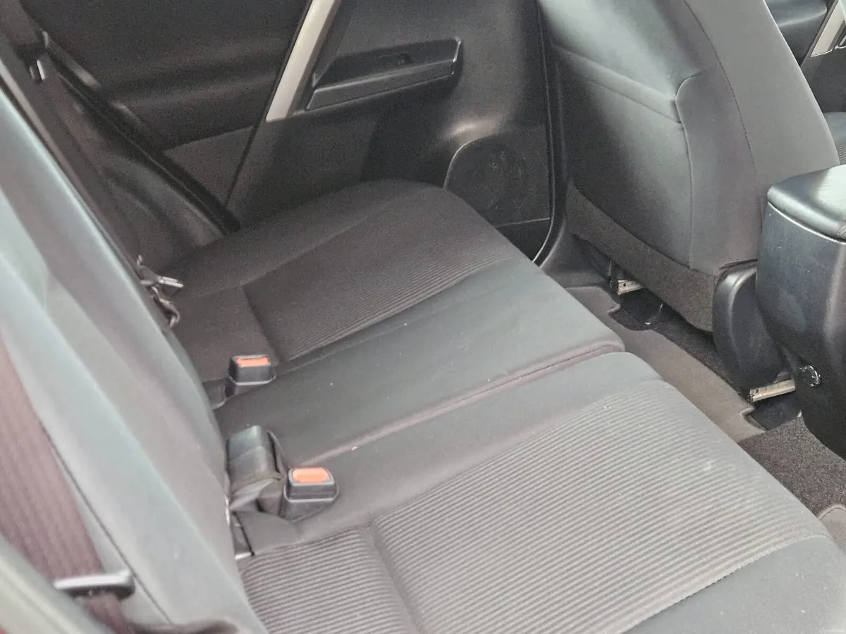 18 TOYOTA RAV4 LUNA - Image 4