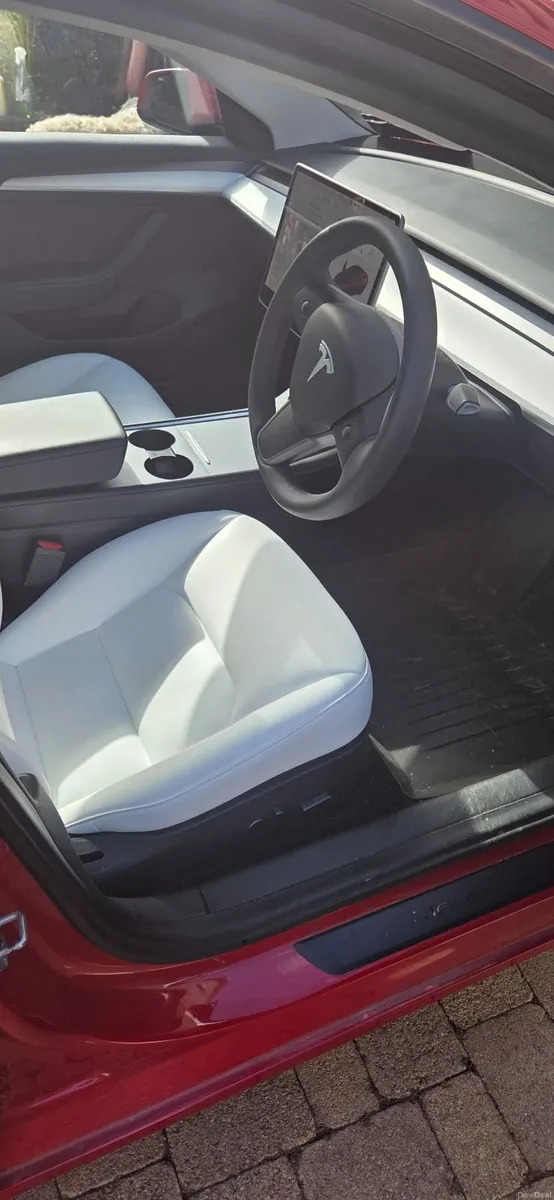 Tesla Model 3 2021 LONG RANGE AWD - Image 2