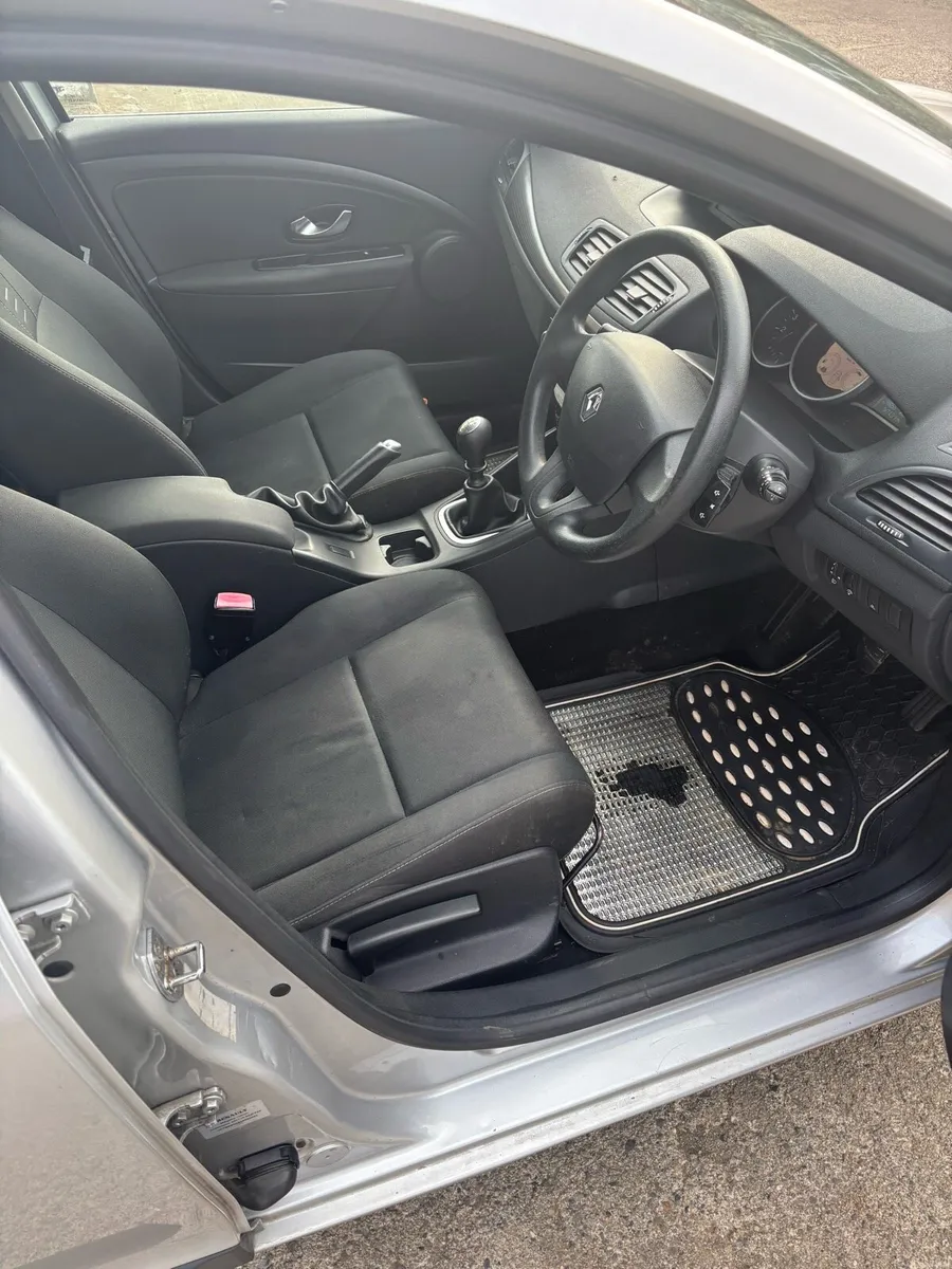 Renault  megane 1.5 diesel - Image 6