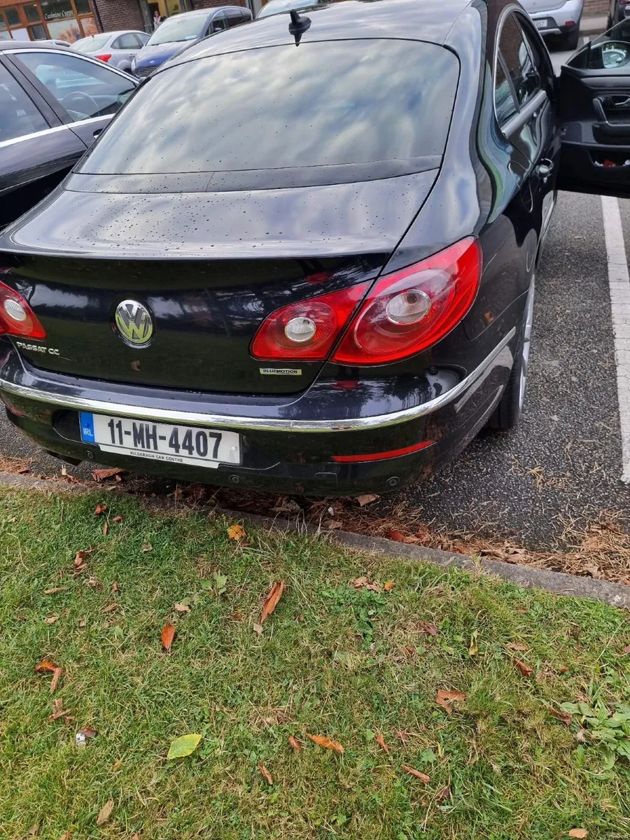Volkswagen Passat 2011 - Image 2
