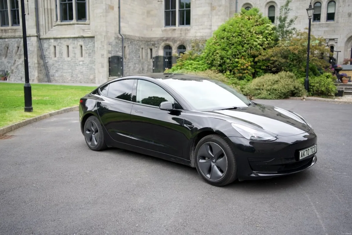 Tesla Model 3 2020 - Image 2