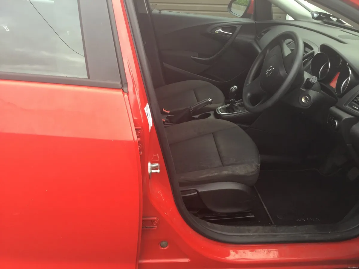 Opel Astra 2012 - Image 3