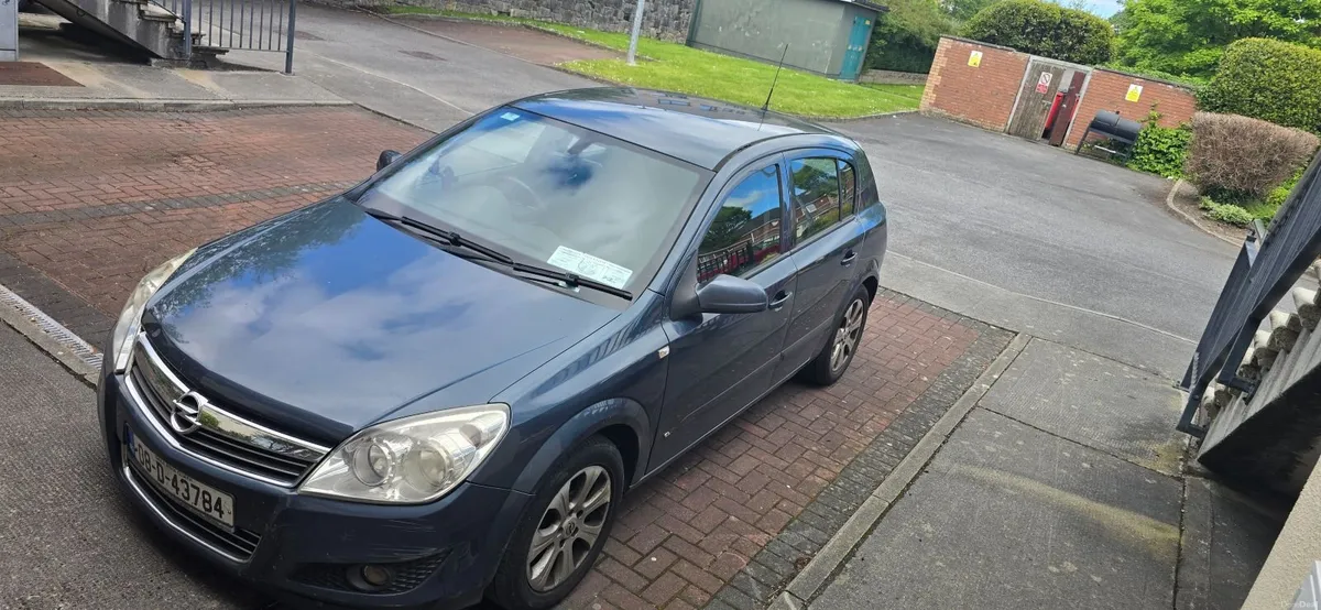 Opel Astra 2008 - Image 1
