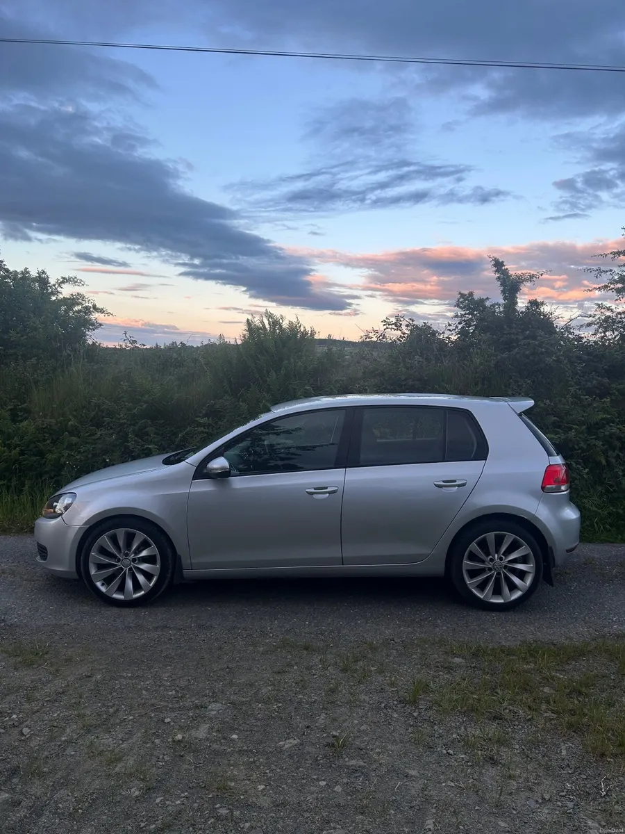 Volkswagen Golf 2010 - Image 2