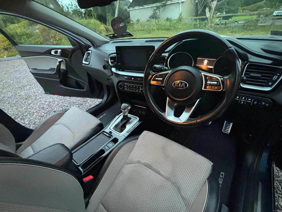 211 Kia Ceed PHEV SW - Full Kia serviced - Image 5