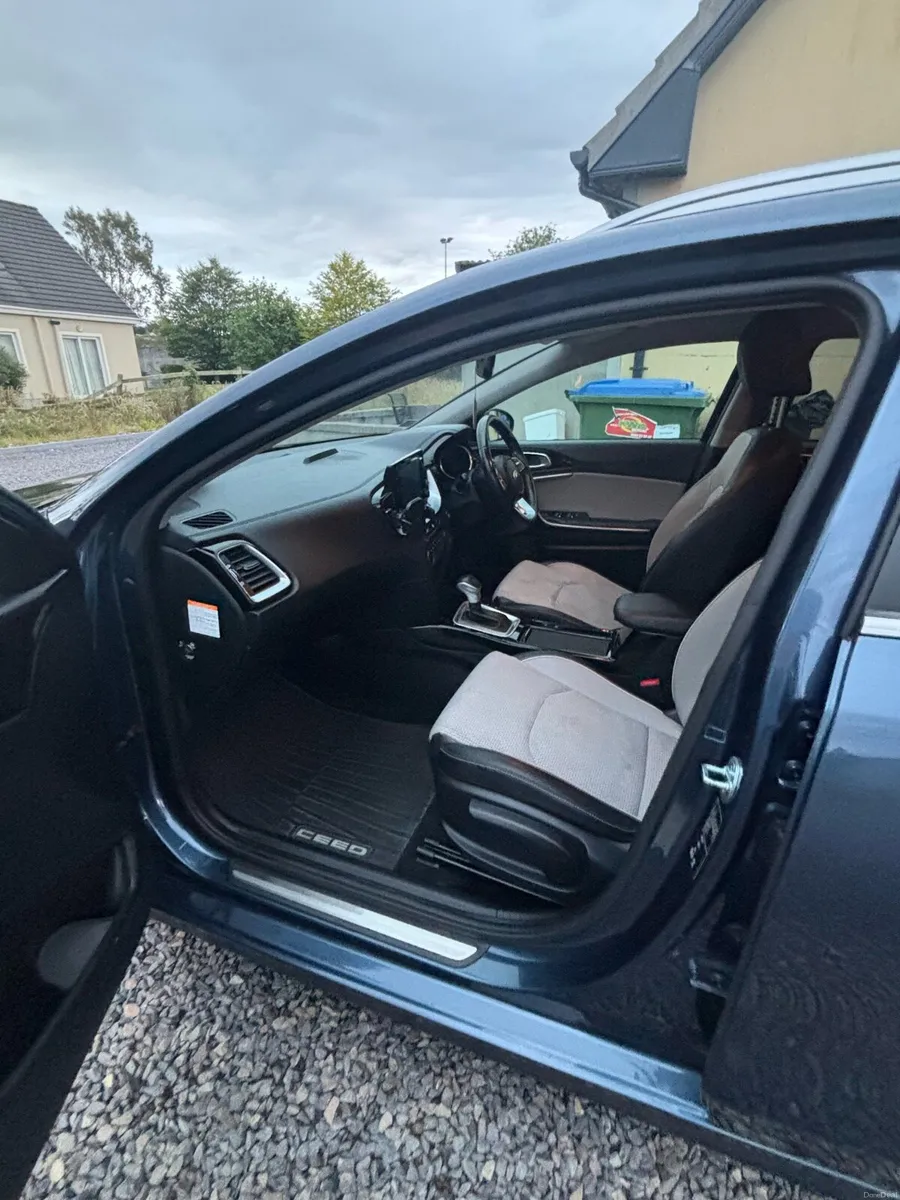 211 Kia Ceed PHEV SW - Full Kia serviced - Image 3