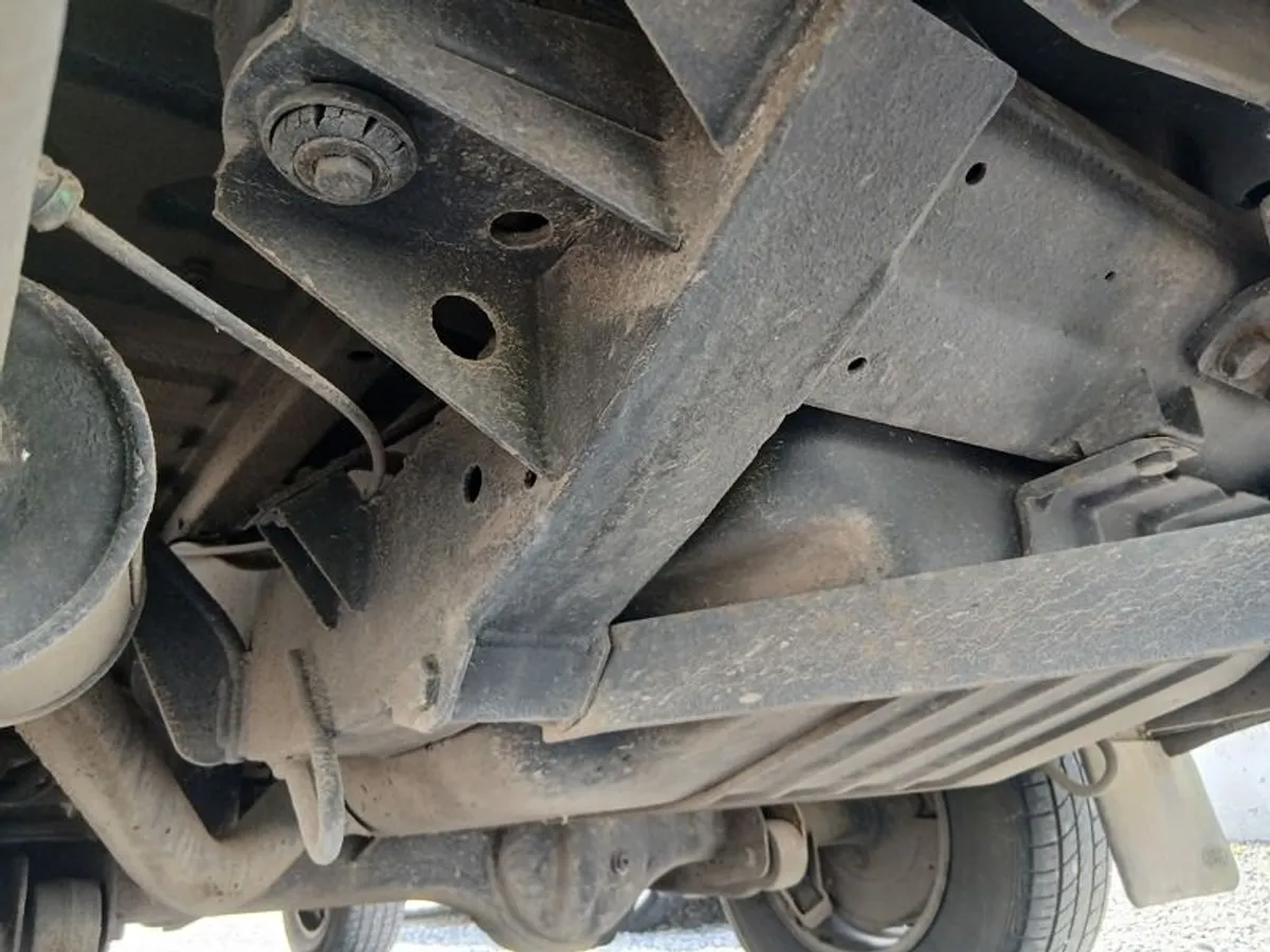 2003 Land Rover Discovery - Image 2