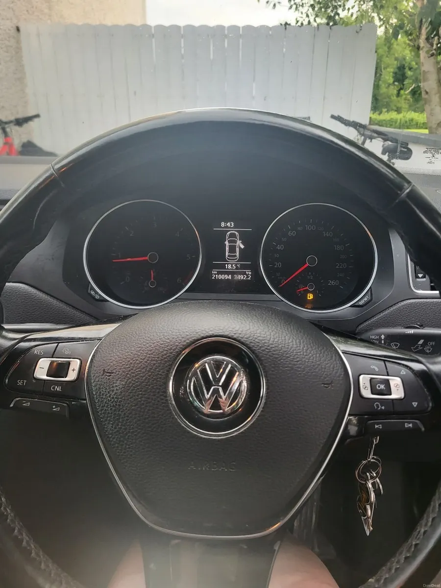 Volkswagen Jetta 2017 - Image 2