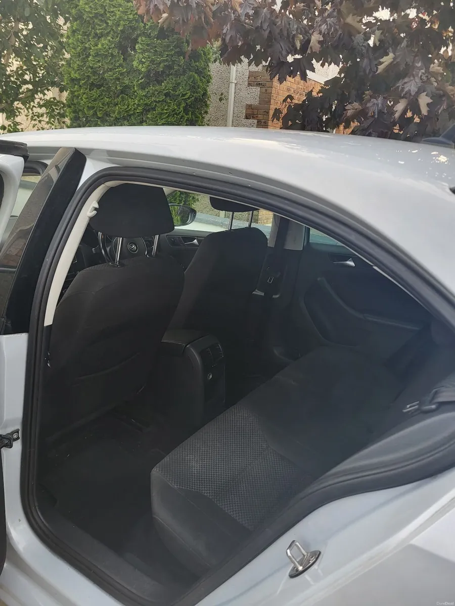 Volkswagen Jetta 2017 - Image 4