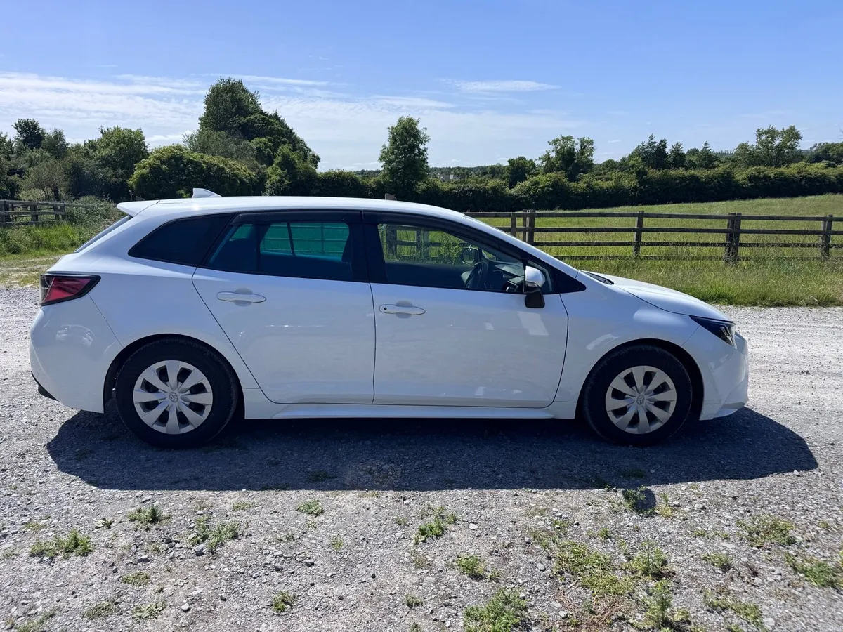 Toyota Corolla Touring 222 - Image 2