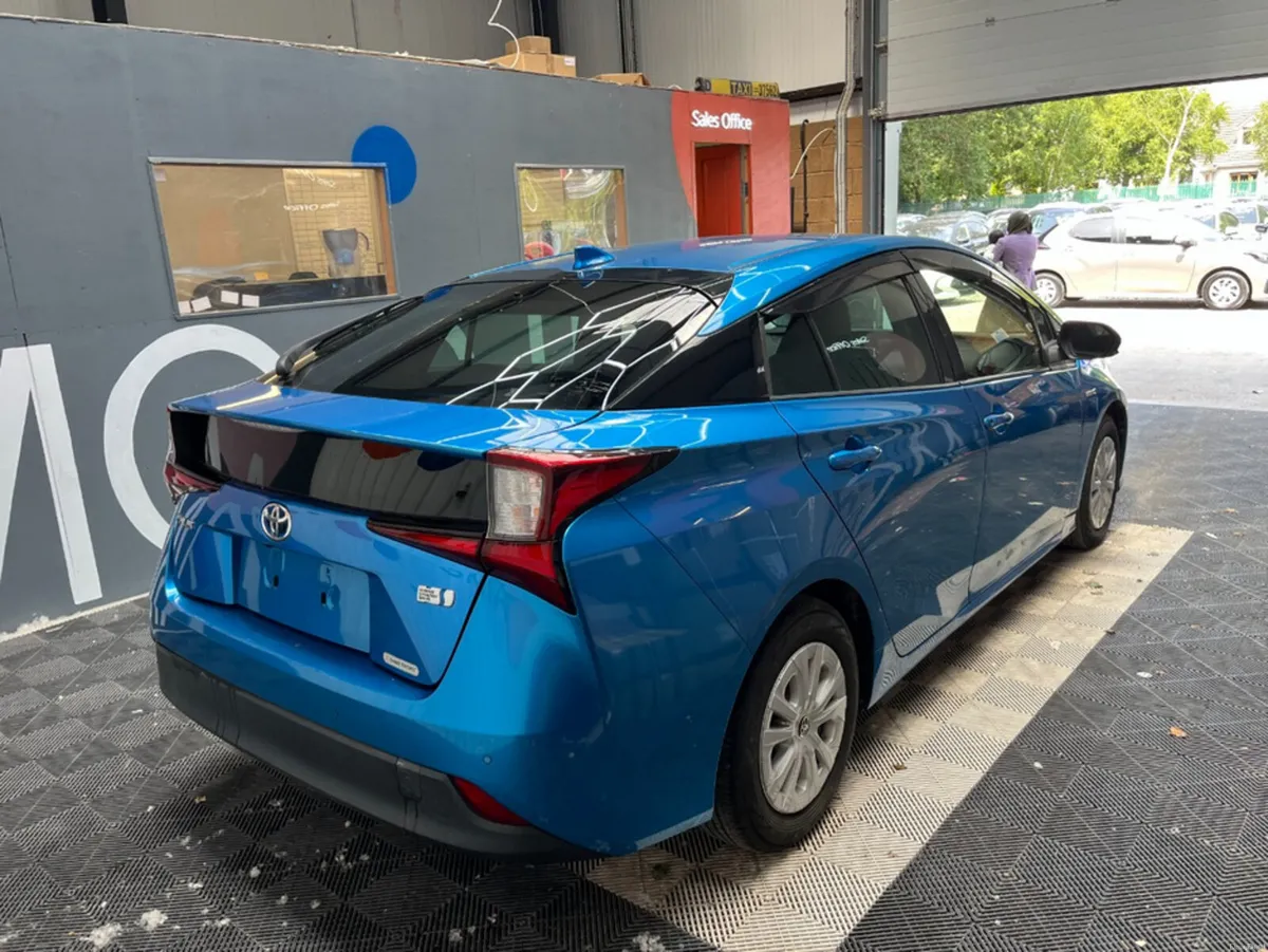 Toyota Prius 2019 TOYOTA PRIUS S 1.8 AUTOMATIC / C - Image 2