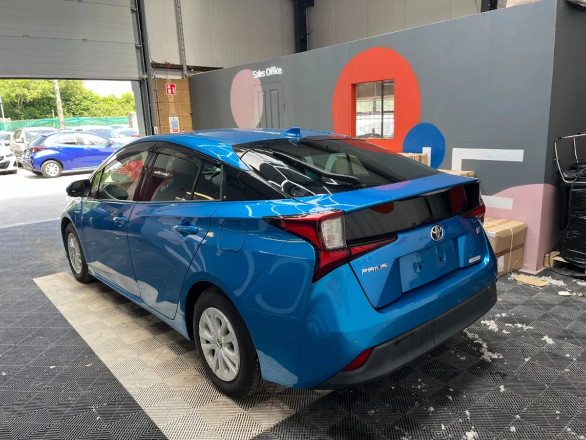 Toyota Prius 2019 TOYOTA PRIUS S 1.8 AUTOMATIC / C - Image 4