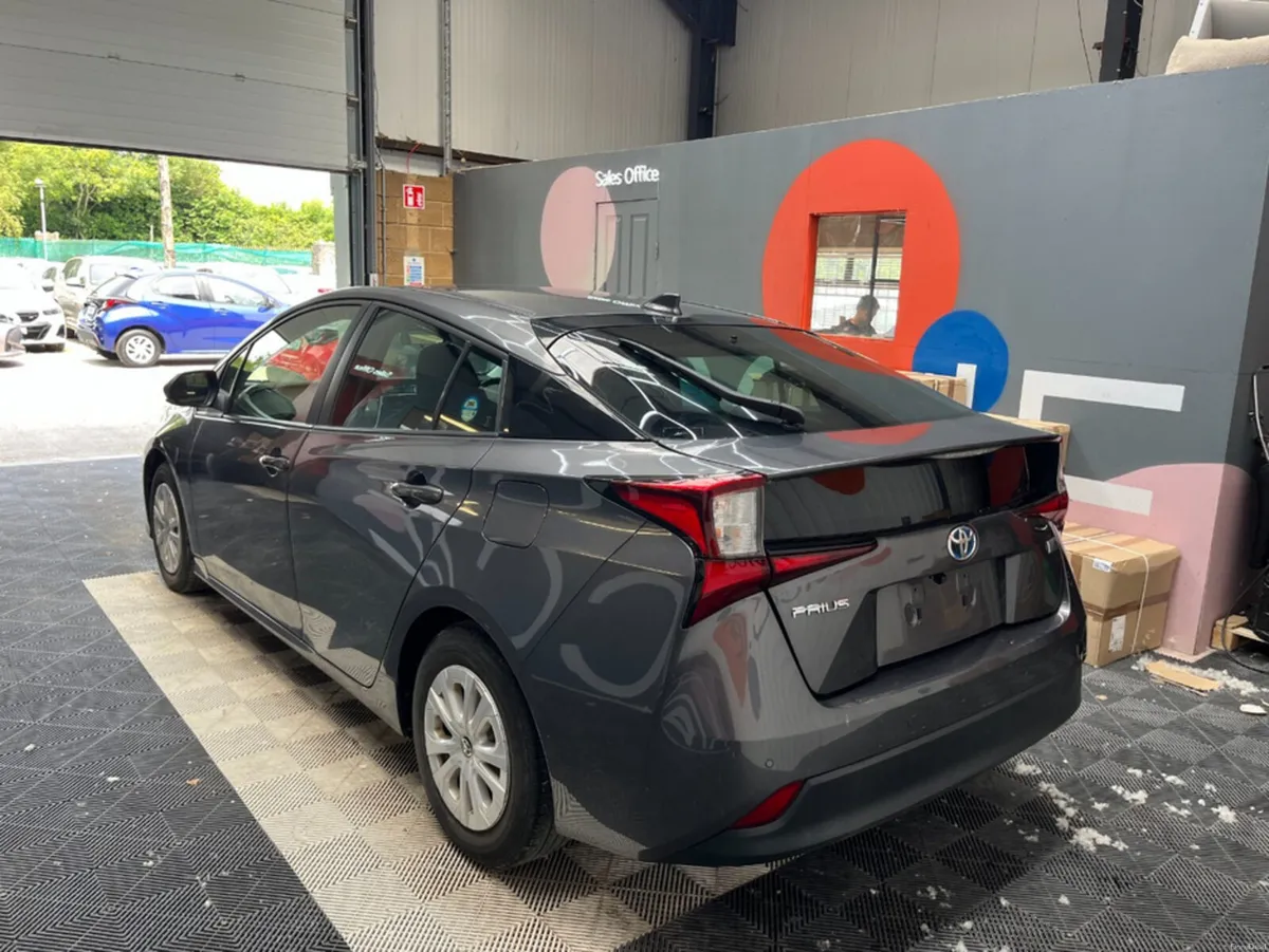 Toyota Prius 2021 TOYOTA PRIUS S 1.8 AUTOMATIC / C - Image 4