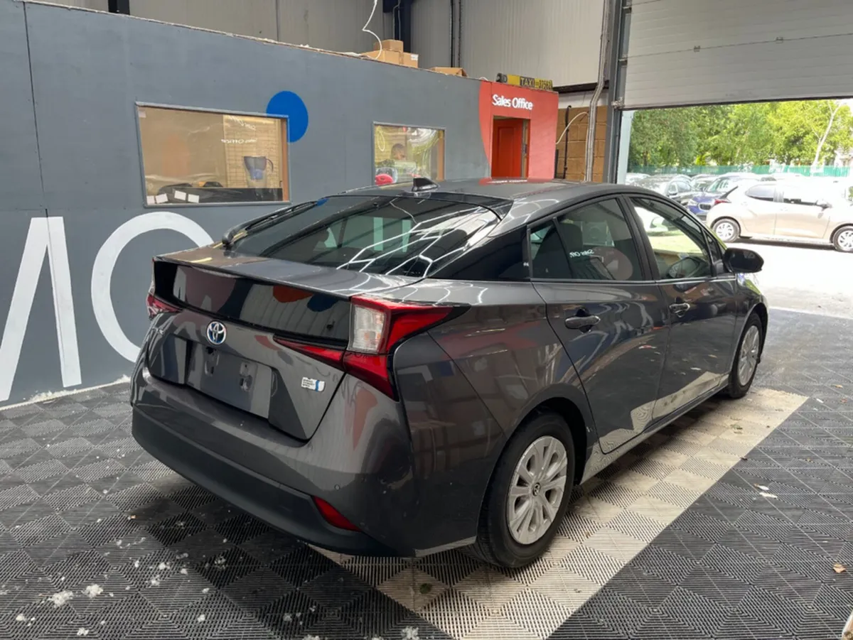 Toyota Prius 2021 TOYOTA PRIUS S 1.8 AUTOMATIC / C - Image 2