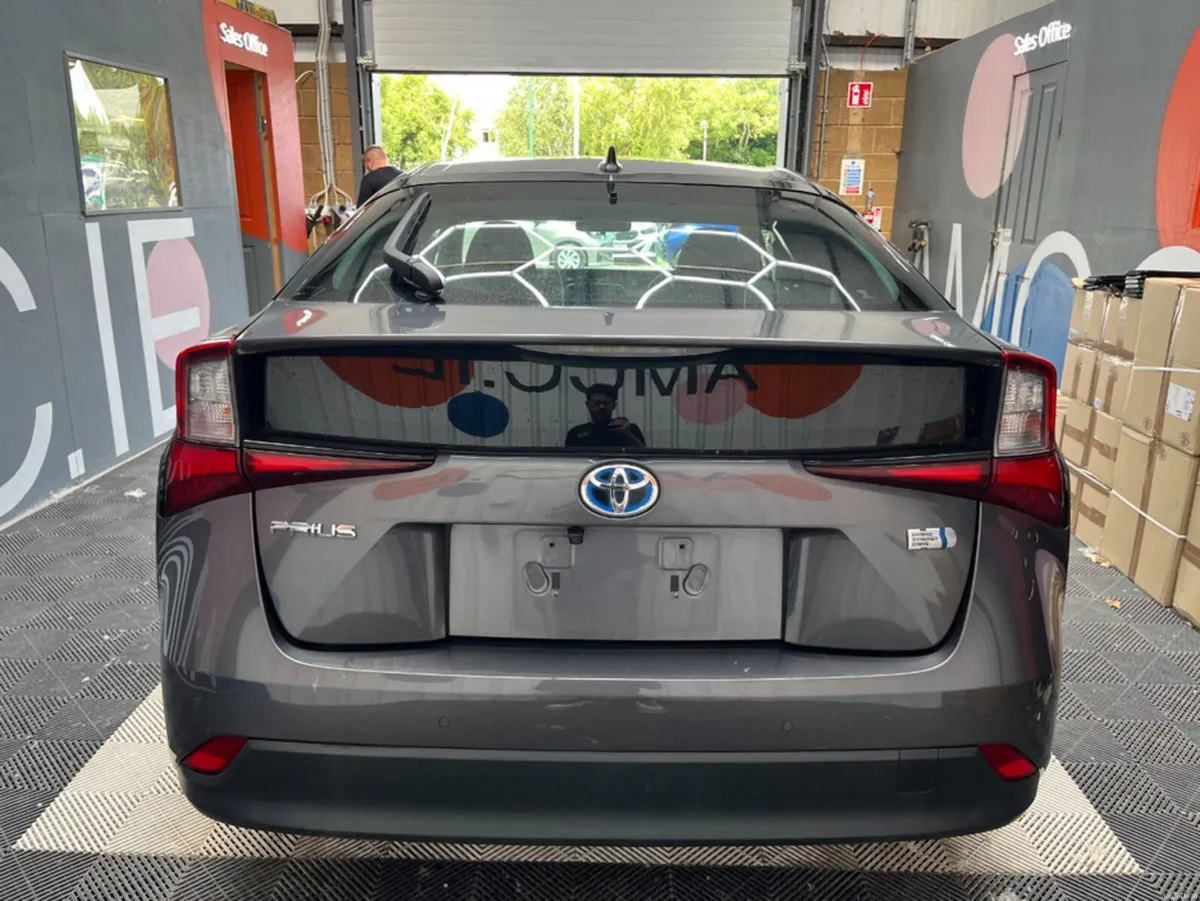 Toyota Prius 2021 TOYOTA PRIUS S 1.8 AUTOMATIC / C - Image 3