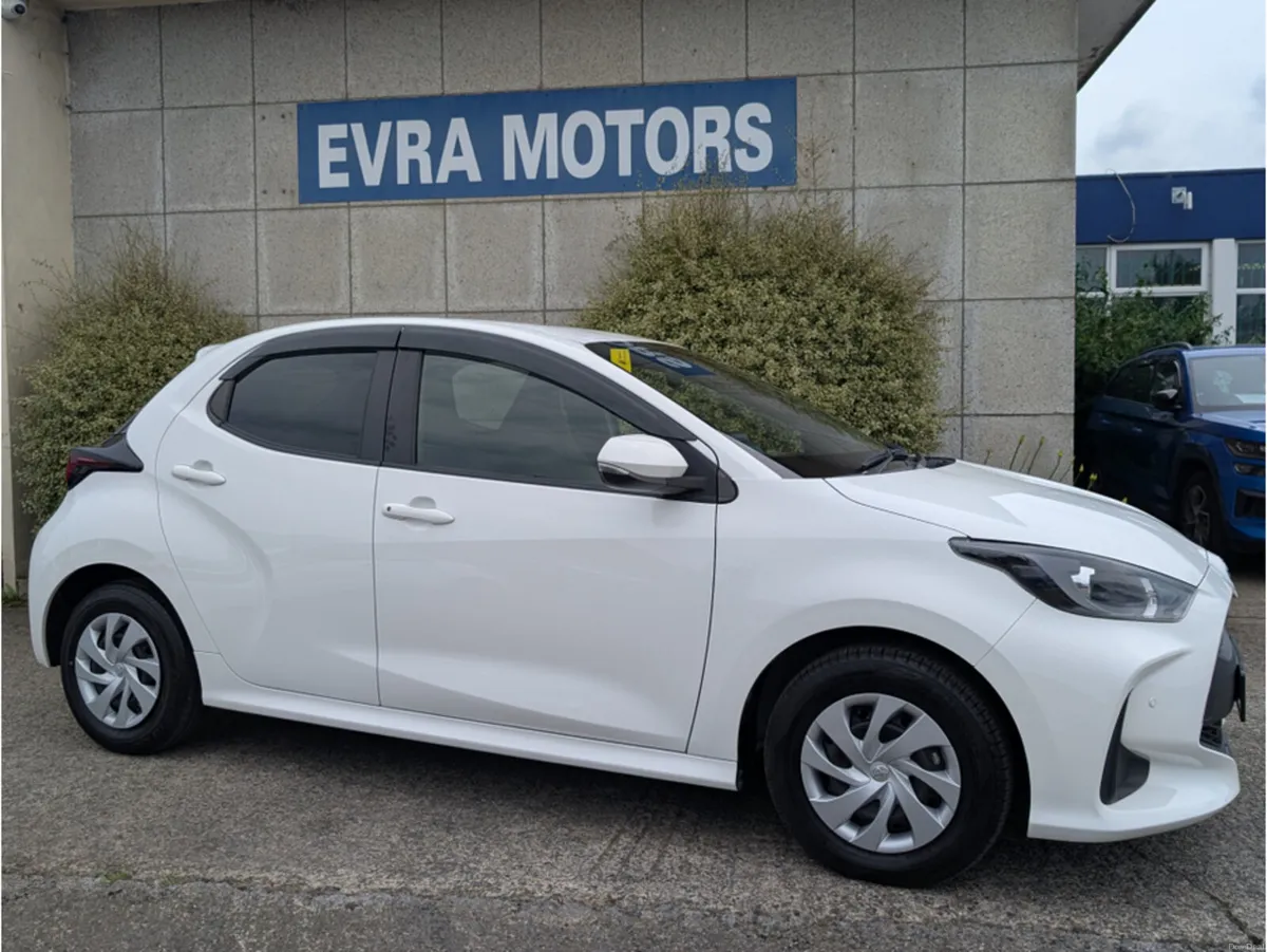 Toyota Yaris X HYBRID AUTOMATIC 1.5 PETROL //LOW M - Image 3