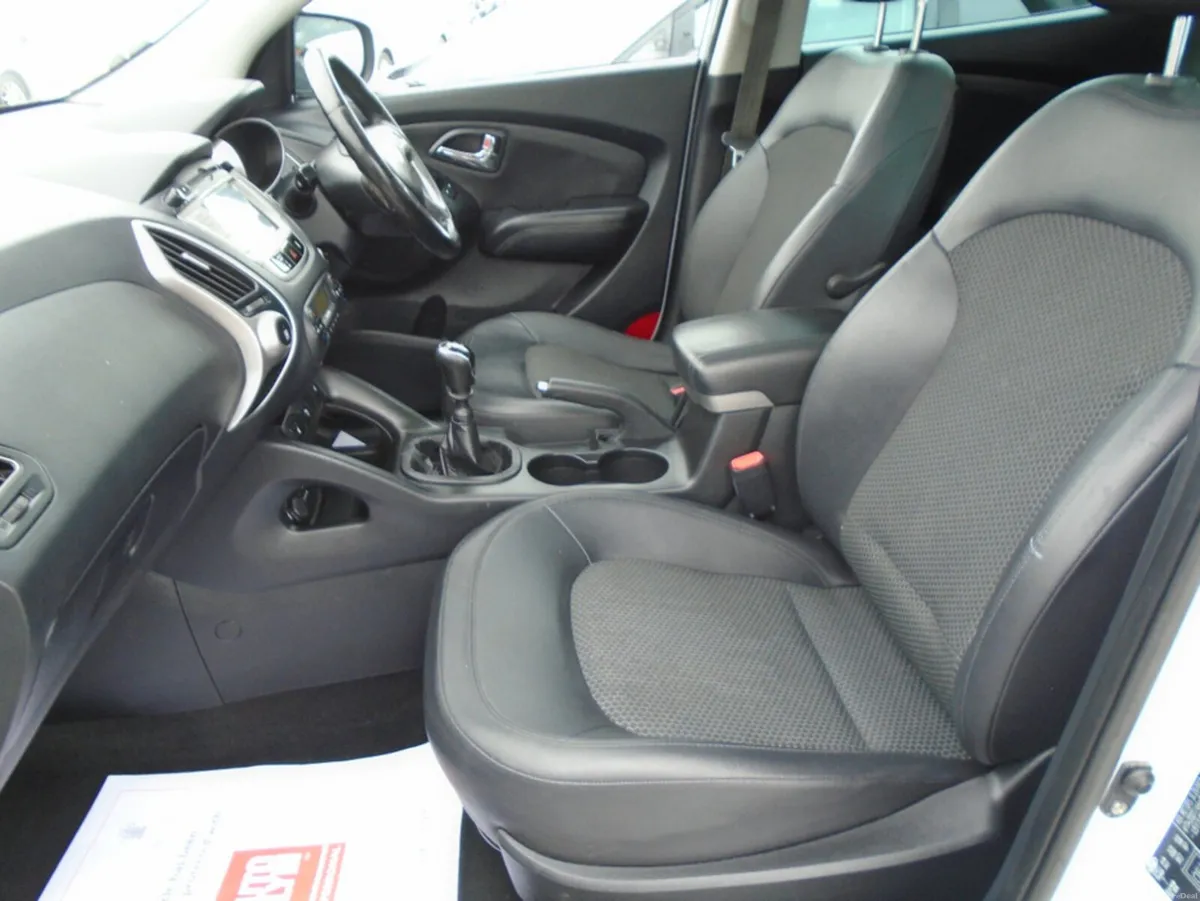 Hyundai ix35 1.7 CRDI PREMIUM 2WD 5DR - Image 2