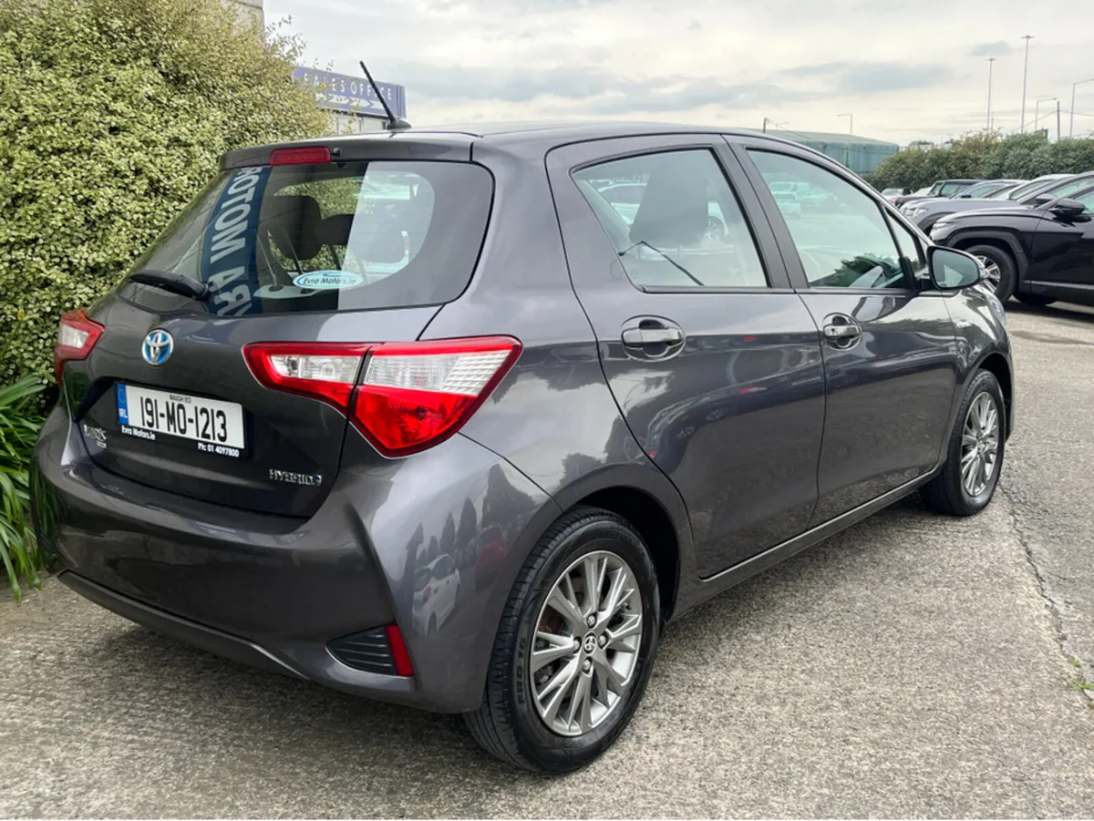 Toyota Yaris LUNA HYBRID AUTOMATIC 1.5 PETROL //RE - Image 4