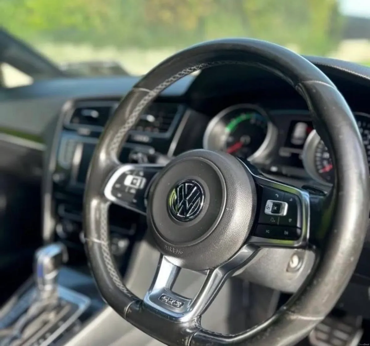 Volkswagen Golf GTE - Image 4