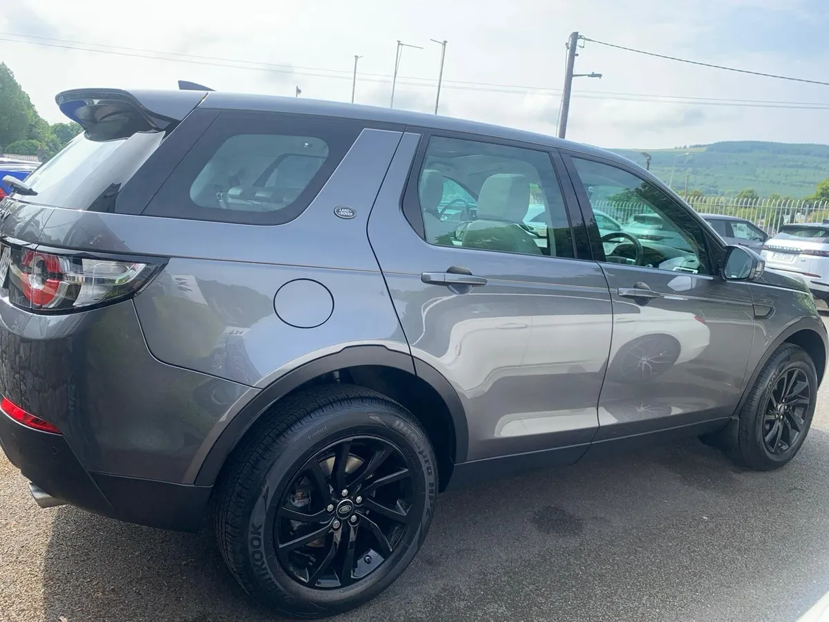 Car - Image 3