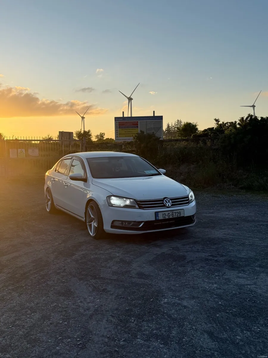 Volkswagen Passat - Image 1