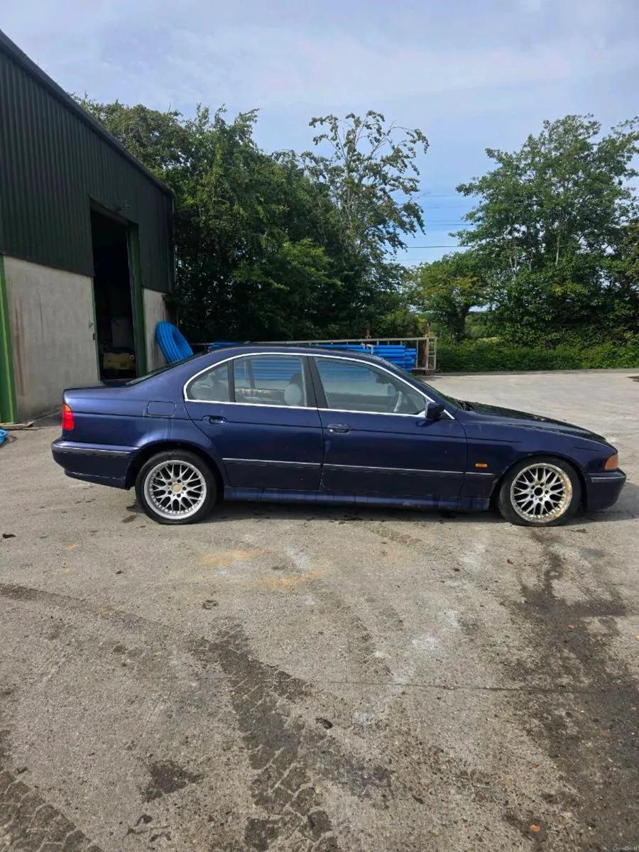 BMW 525 TDS - Image 1