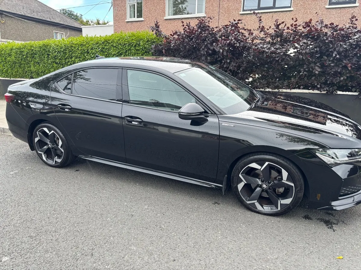 252 Škoda Superb Sportline 2.0 TDI DSG - 1 Owner - Image 1