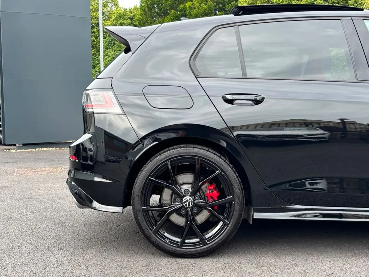 Volkswagen Golf Clubsport 2.0 TSI 300HP DSG 5DR ** - Image 4