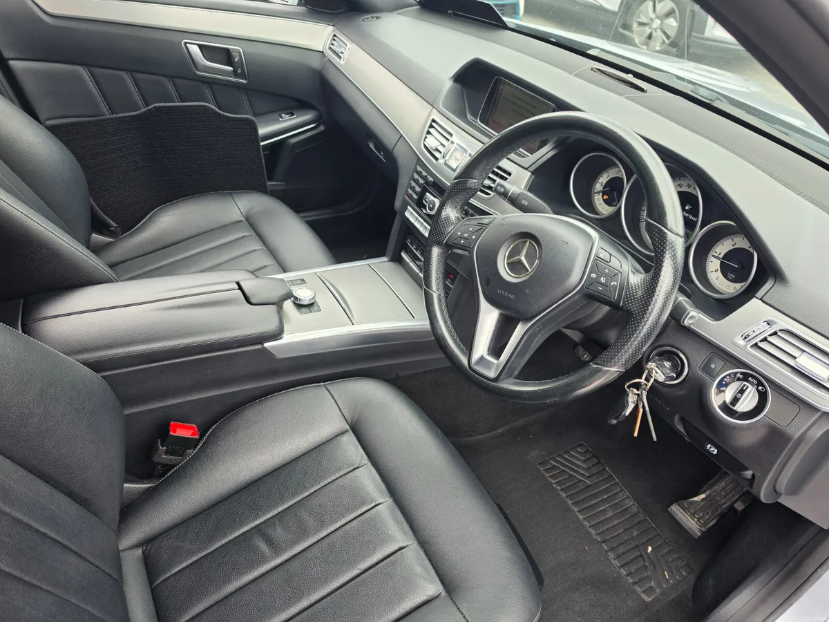 15 e220d - Image 4