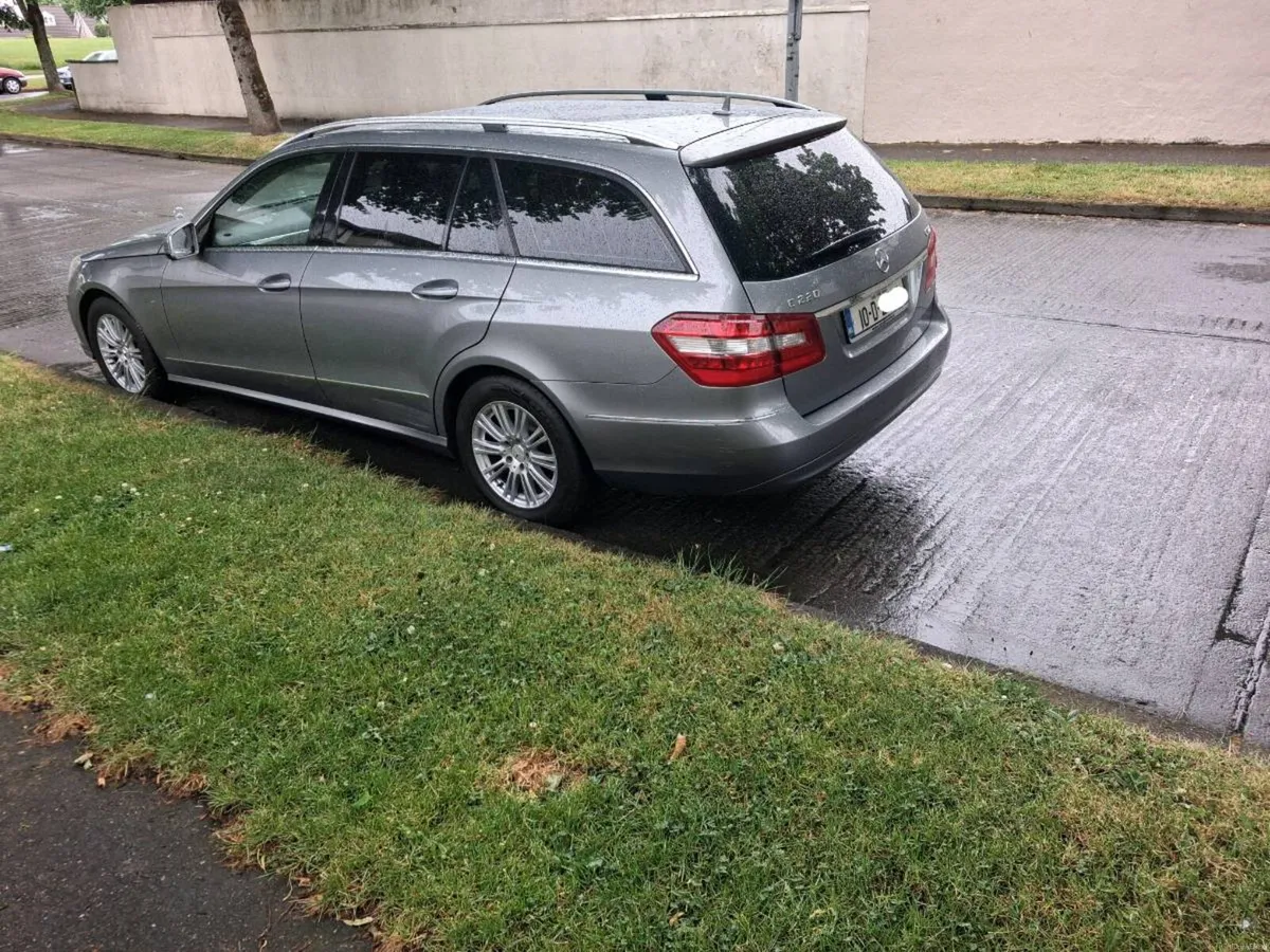 Mercedes E class 7 seater - Image 2