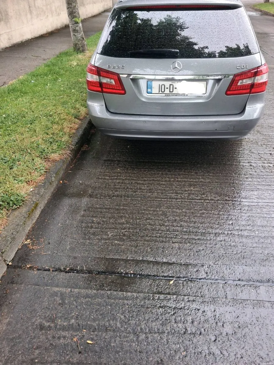Mercedes E class 7 seater - Image 5
