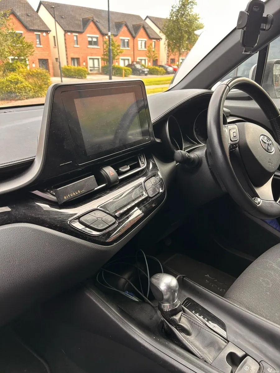 Toyota CHR  Luna Hybrid 2018 - Image 2