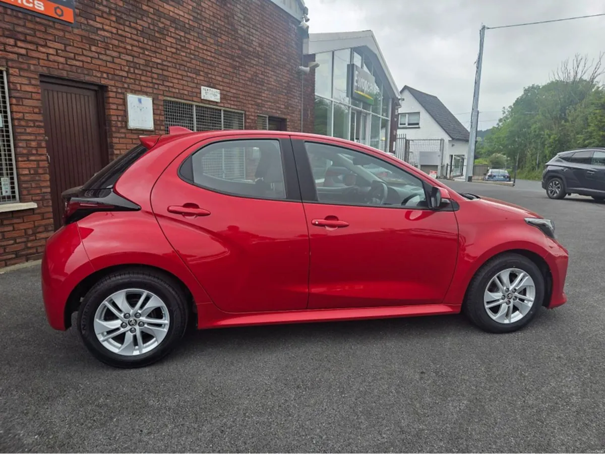 Toyota Yaris 1.0 LUNA 4DR - Image 2