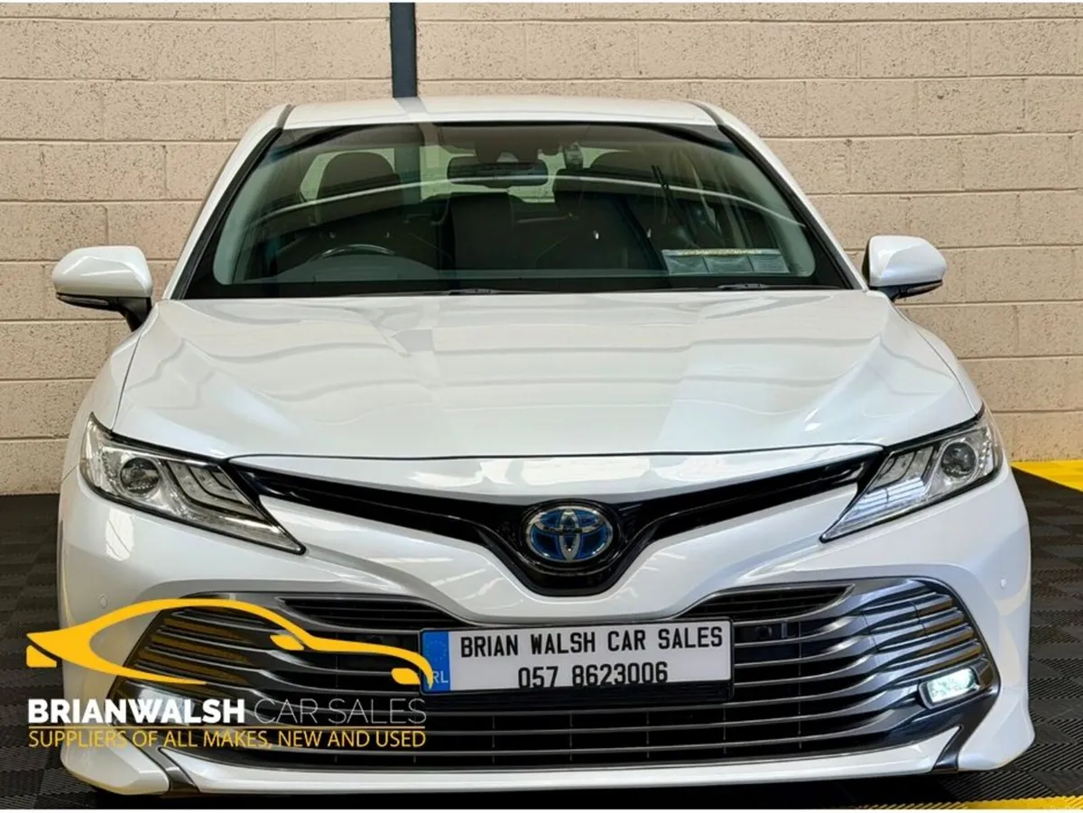 Toyota Camry G Leather Package - Image 4