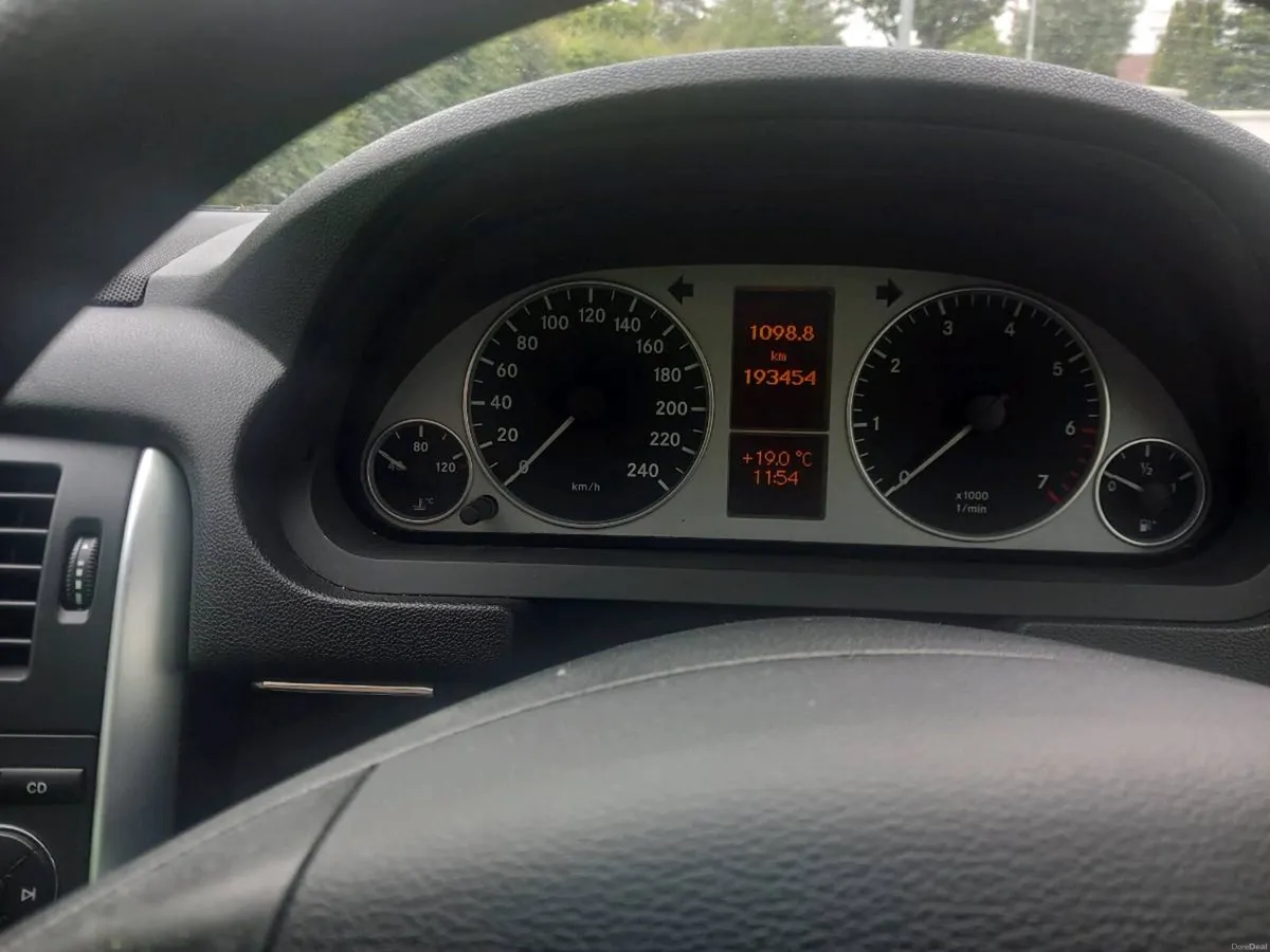 06 .Mercedes B 1.5 Petrol Manual - Image 3