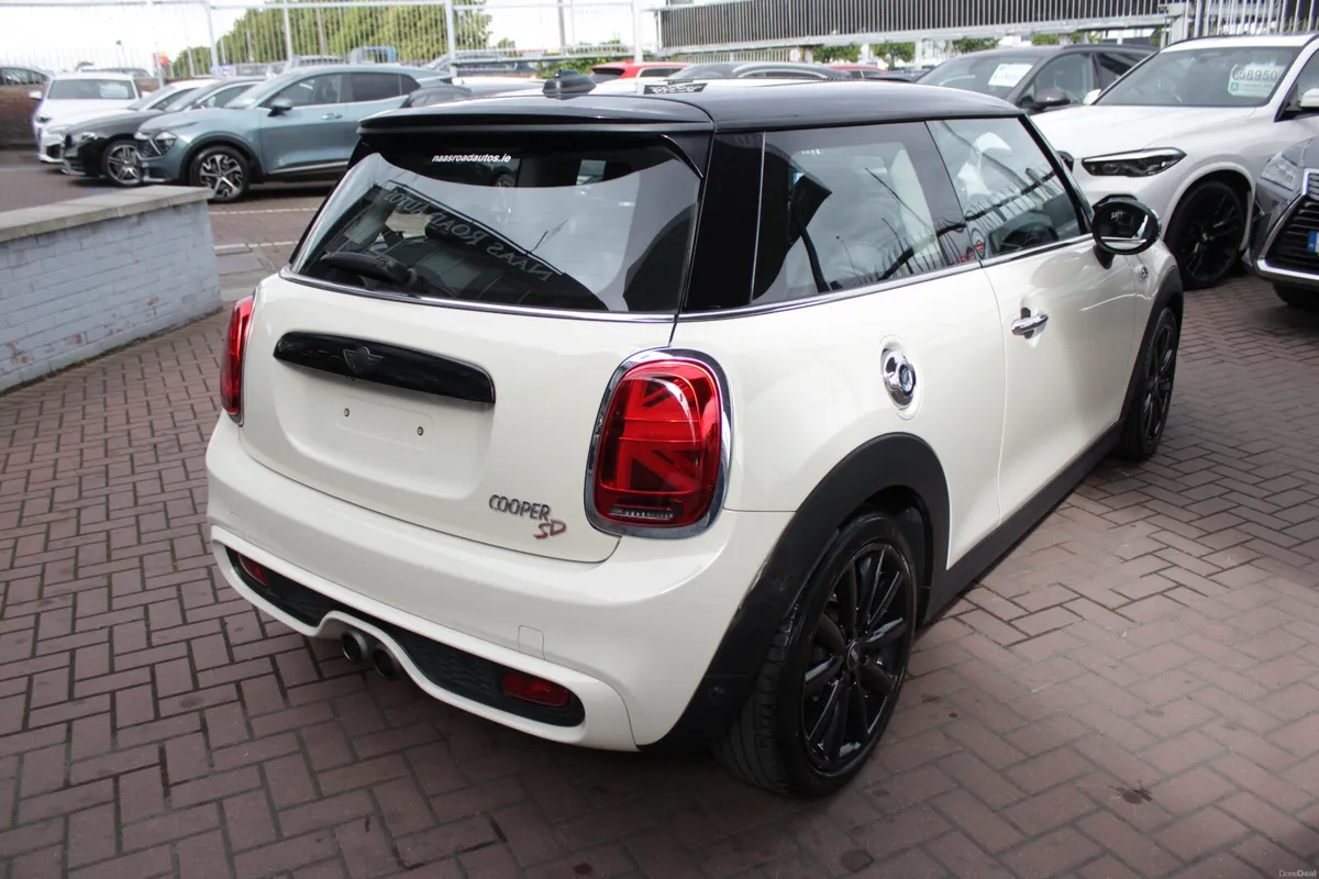 2017 MINI COOPER SD 3DR HATCHBACK 2.0 AUTO - Image 4