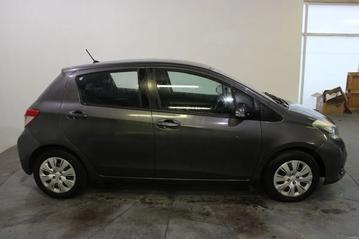 Toyota Yaris 1.0 VVT-i 5Dr Luna - TENDER 5 - ENGIN - Image 3