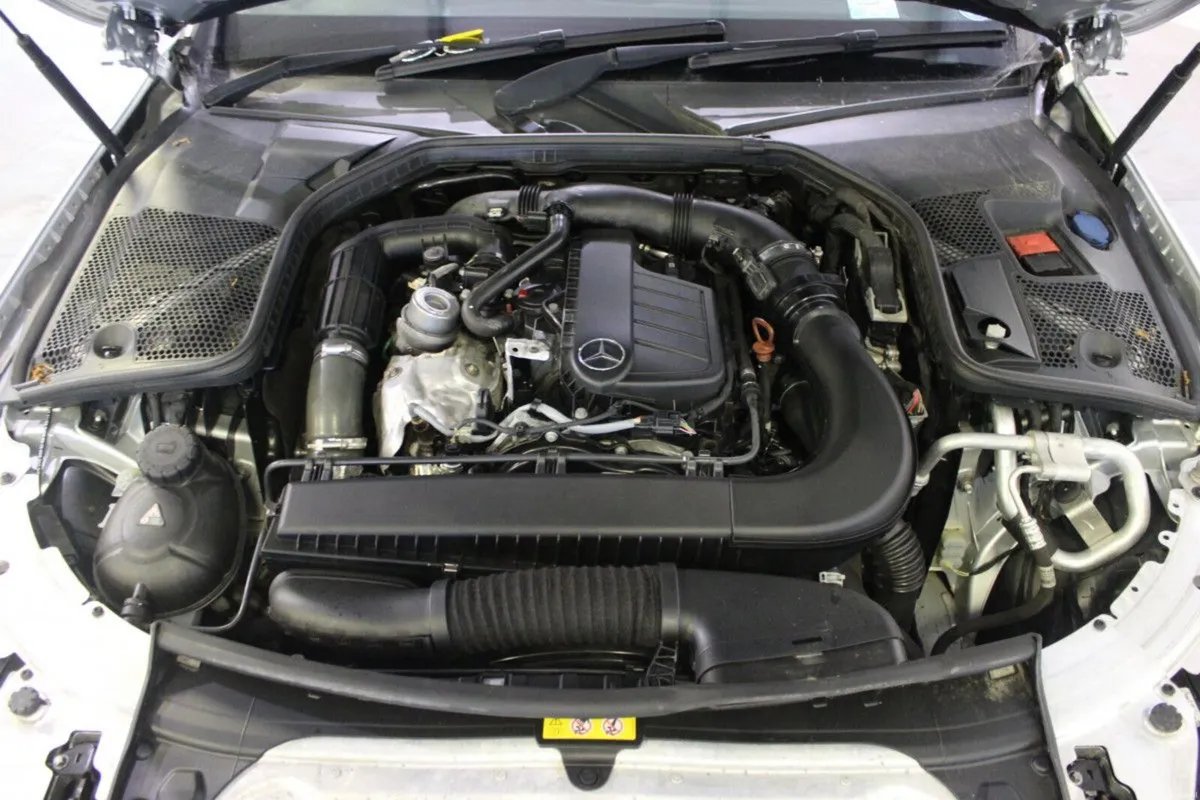 Mercedes-Benz C-Class C 200 D AVANTGARDE A/T - TEN - Image 3