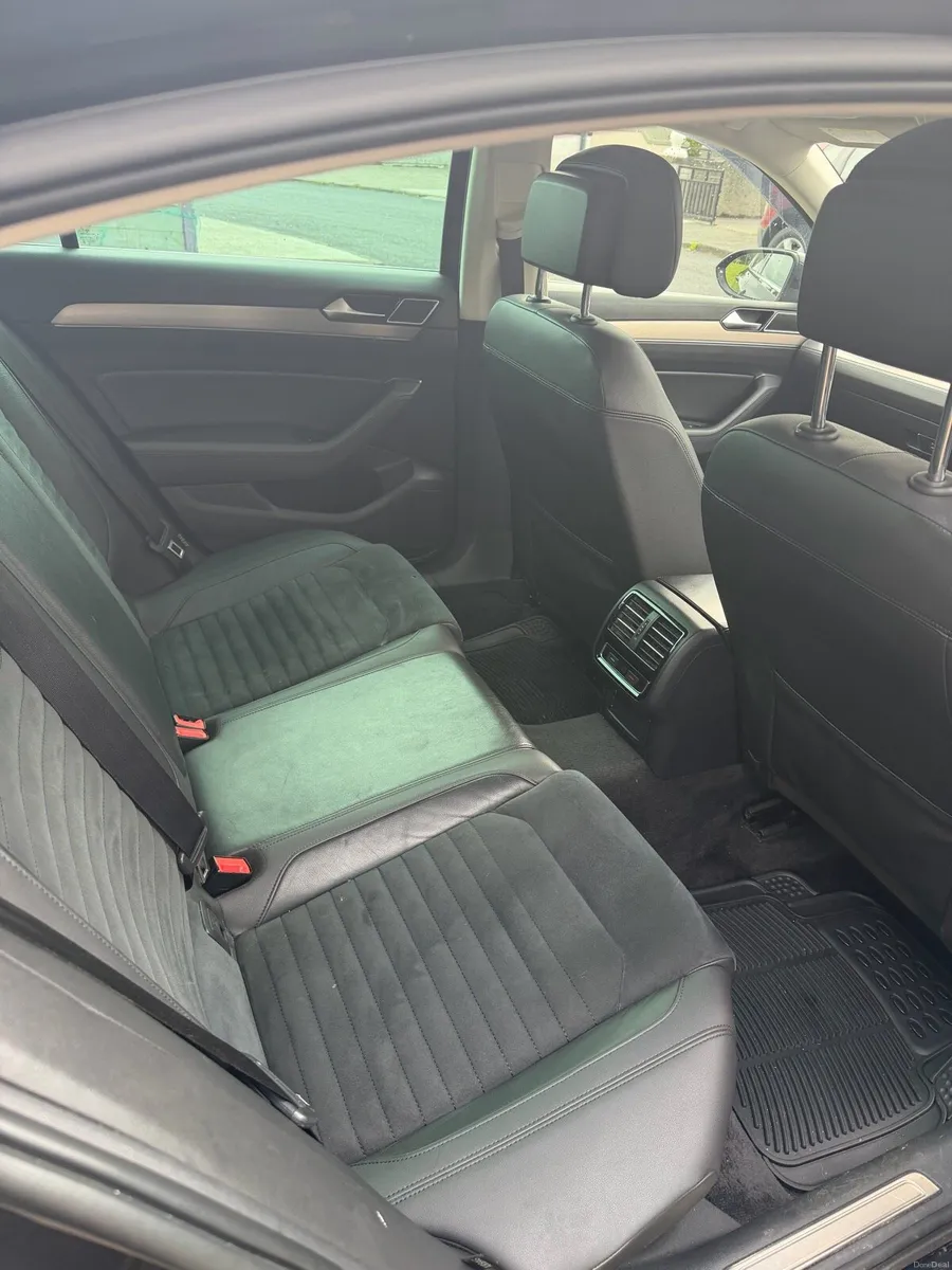 Volkswagen Passat - Image 4