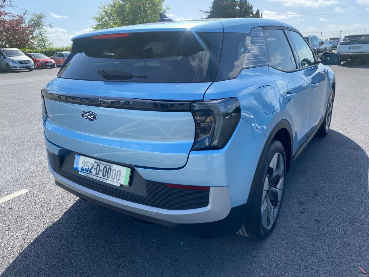 FORD EXPLORER PREMIUM 77KWH 210KW 2025 (252) - Image 5
