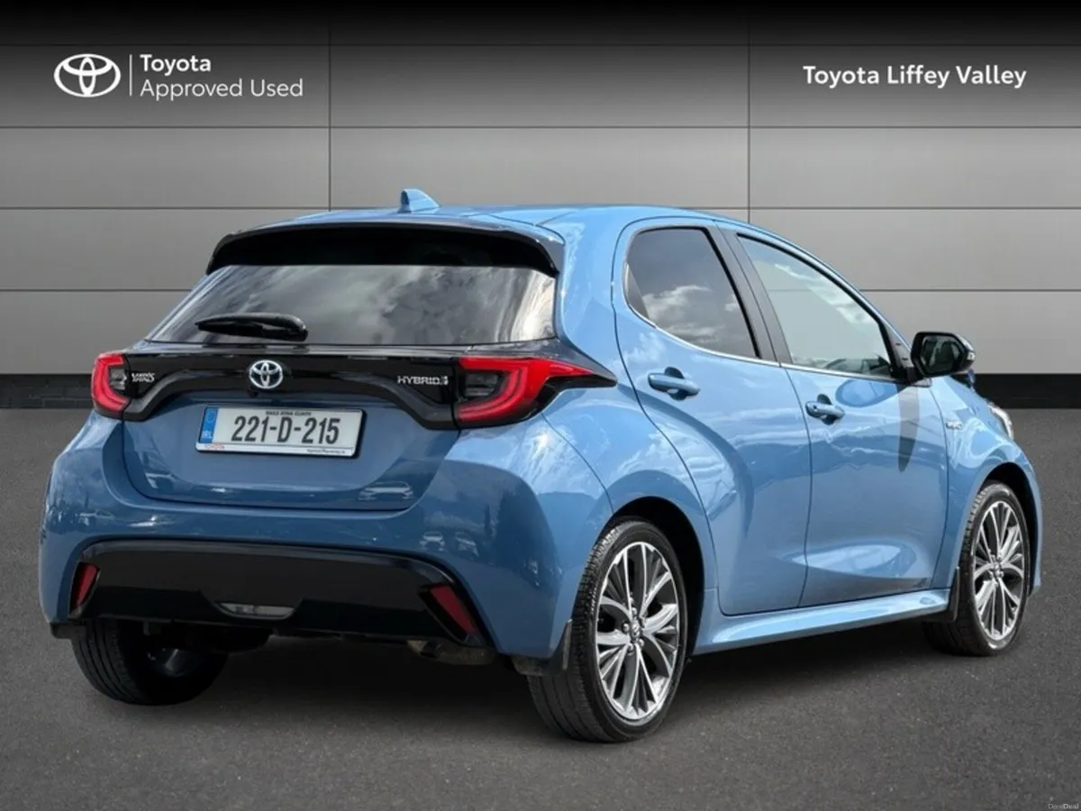 Toyota Yaris YARIS HYBRID PLATINUM - Image 2