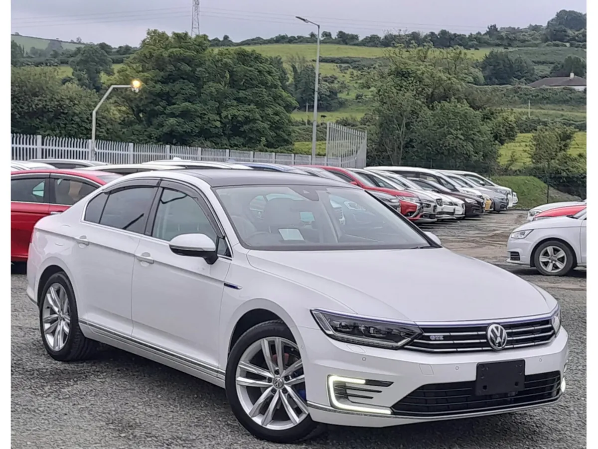 Volkswagen Passat GTE ADVANCE - 1.4L Petrol PLUG I - Image 1