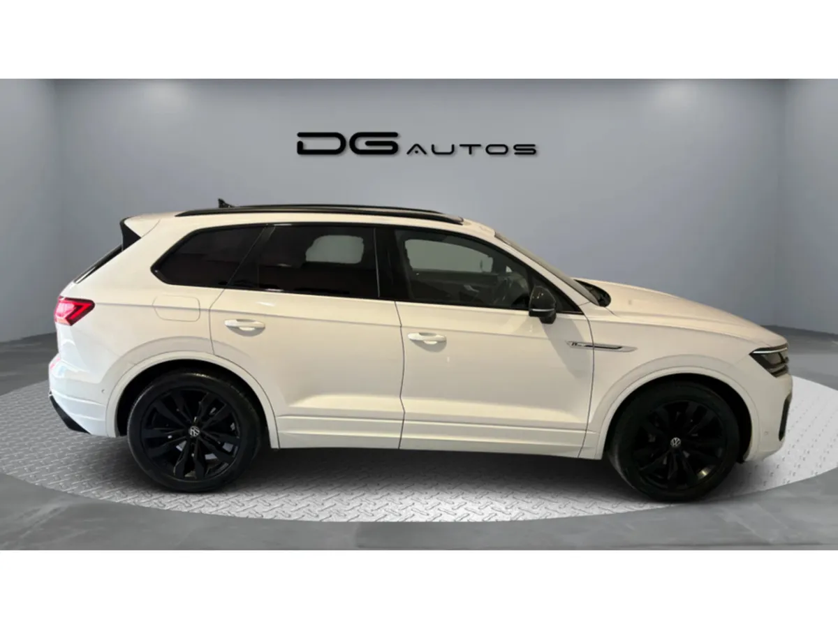 Volkswagen Touareg 3.0 TDI V6 BLACK EDITION - Image 2