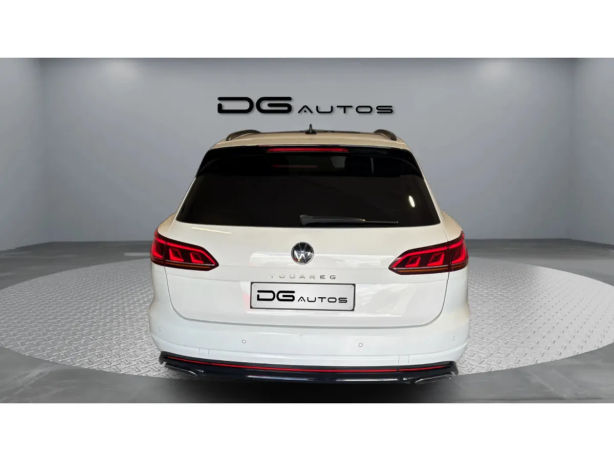 Volkswagen Touareg 3.0 TDI V6 BLACK EDITION - Image 4