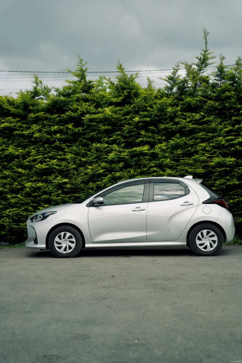 Toyota Yaris 1.5 Hybrid 2020 - Image 2