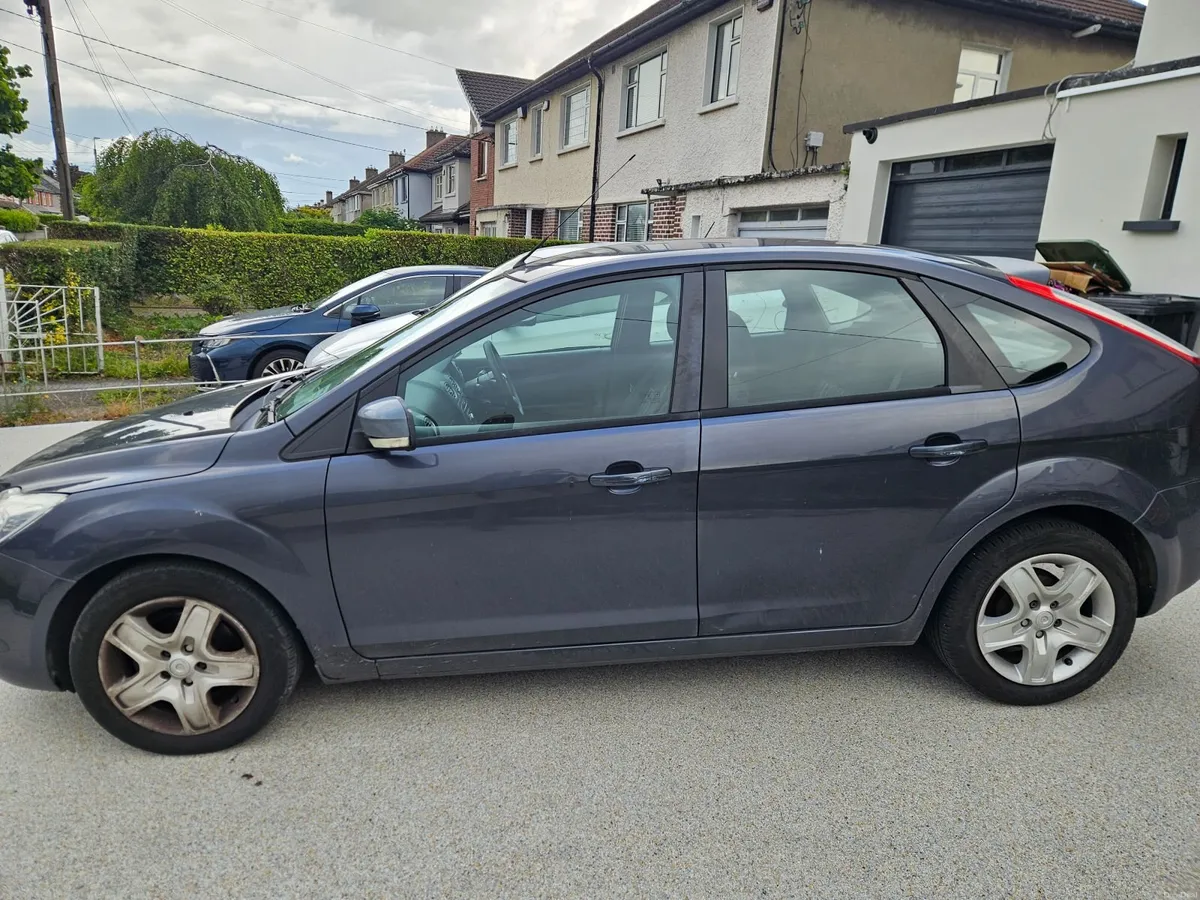 Ford Focus 2011 - Image 2