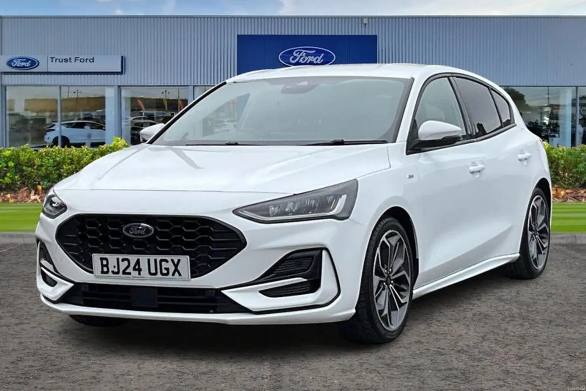 Ford Focus 1.0 EcoBoost ST-Line X 5dr*HEATED SEATS - Image 5
