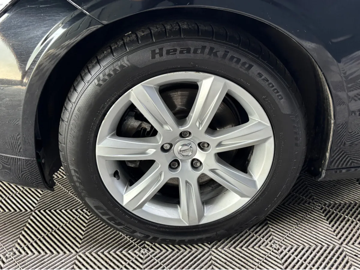 Volvo S90 D4 MOMENTUM 190BHP 4DR AUTO 2.0 TD MOMEN - Image 2