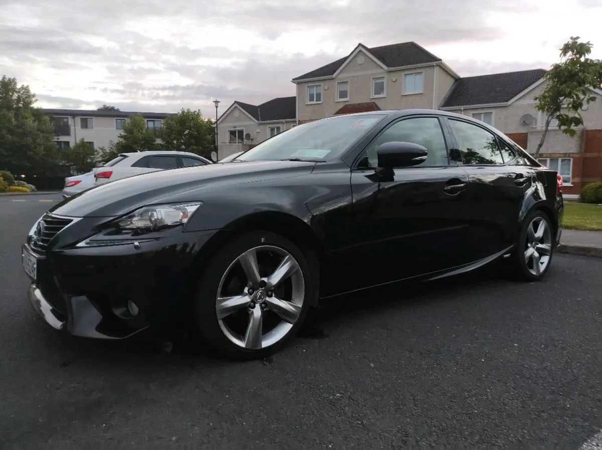 Lexus IS300H Premier - Image 1
